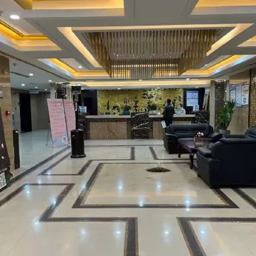Huating Qianhe Hotel