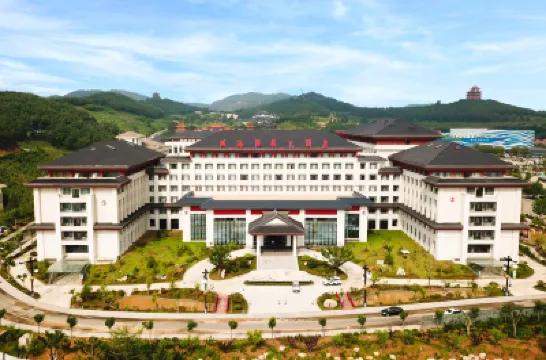 Huaxia Club Hotels near Weihai Huaxia City Scenic Spot