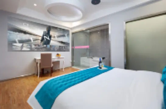 โรงแรม ฮอลิเดย์ จือรานซิง