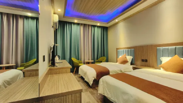 Qingmuchuan Dry Boat House Fashion Hotel