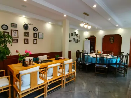 YuGuanLan hotel Отели рядом с достопримечательностью «Rose Garden»