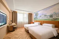 Vienna Hotel Hotels near Guangming Mansion Li