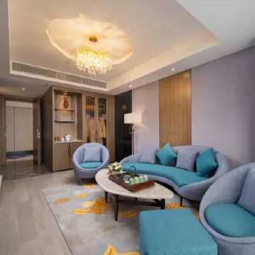 Dongbao Hotel Отели в г. Чусион