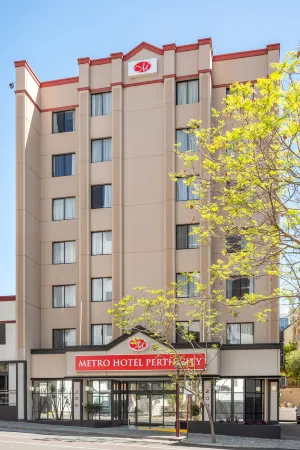 Metro Hotel Perth City Отели рядом с достопримечательностью «Barracks Arch»