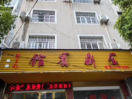 Jianli Jinding Hotel Отели рядом с достопримечательностью «Riverside Park»