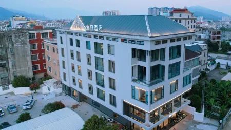 Shiguang Holiday Hotel (County Government Branch) Отели в г. Юньсяао