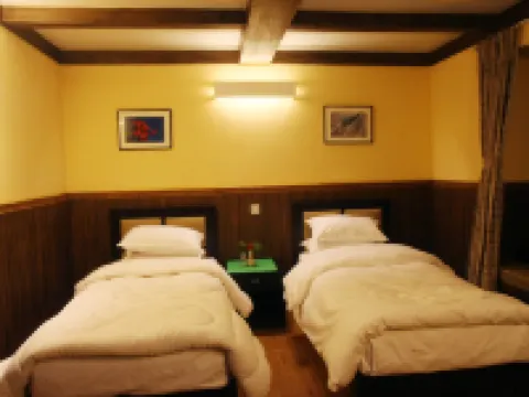 Mountain Lodges of Nepal - Monjo Hotels in Solukhumbu