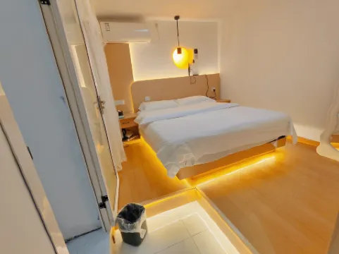 Orange Feng Inn (Yellow Crane Tower Hubu Lane)