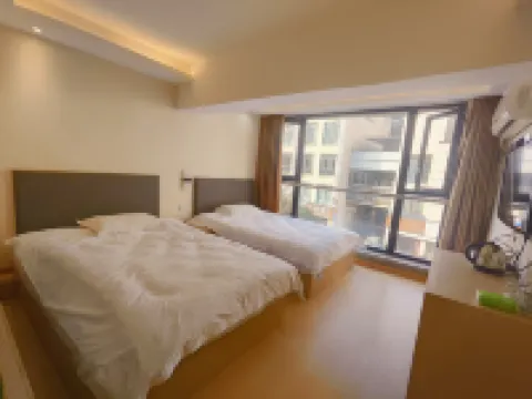 Quxian Peninsula Inn