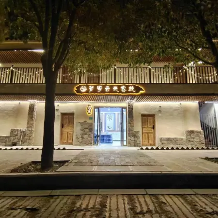 Bihai Yuntian Inn