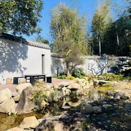 Wuyishan Guanjing Shanfang Hotel Отели рядом с достопримечательностью «Huxiao Rock»