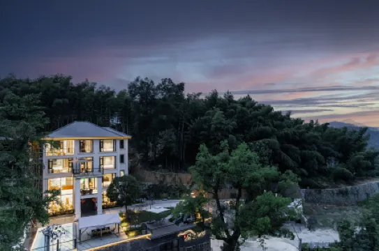 Tonglu Cangqiongjingshe Homestay Отели рядом с достопримечательностью «Huxiaoxia Riptide Adventure»