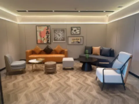 Homeinn Plus（Mishan Railway Station Dong'an Street Department Store） Hotels in Mishan