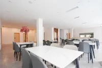 Ruibai Cloud Hotel (Meilan International Airport T1 & T2 Terminal Store)