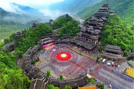 Lushan Apartment Отели в г. Пэншуй-Мяо-Туцзяский автономный уезд