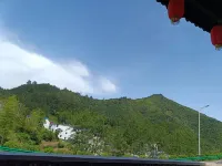Sanqing Mountain Yueliangwan Inn - pemandangan pegunungan