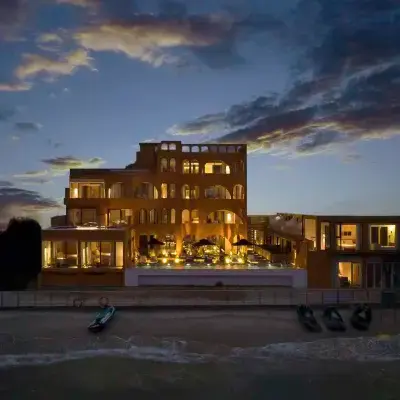Mengyuan Bian CASA PARAMIAT Seaview Private Hot Spring Resort Courtyard (Jiaochangwei Beach) Hotel in zona Spiaggia Jiaochangwei Beach