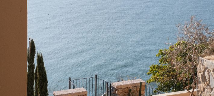 HUSHAN in utopia · Cliff Sea View Italian Manor (Shuanglang Branch) Hotels in Dali City