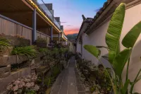 Yunjian Hot Spring Lake Guesthouse