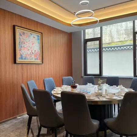 Lanou International Hotel (Shaoshan Scenic Area High-Speed Railway Station)