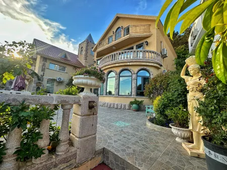 Manju Gallery Hotel and Boutique (Qingdao, Laoshan) Отели рядом с достопримечательностью «Liuqing Bay»