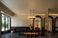 QUEEN Mail Guimai Hotel (Enshi Heruncheng Branch)