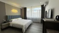 YICHUN XINQIAN ESPORTS HOTEL - parking