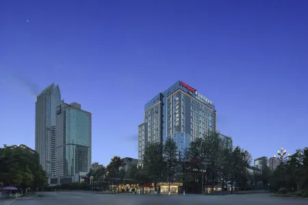 Hampton by Hilton Kunming Nanping Street Отели рядом с достопримечательностью «Southwest Forestry University Bailong Campus»