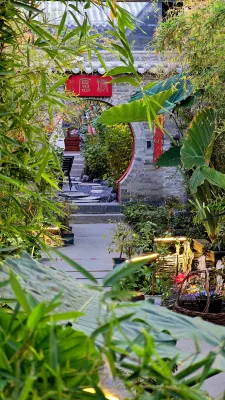 Taohua Island Jianghu Hot Spring Homestay Hotel (Xinzhou Ancient City Branch) Hotels in 