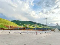 Qilian | Misty Mountain Wilderness and Sea of Clouds Scenic Hotel (Zhuo'er Mountain Scenic Area) - parking