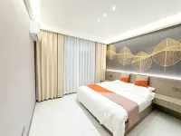 Ruili Secluded Homestay - พร้อมระเบียง