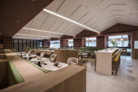 Atour S Hotel Hongqiao Center Shanghai Отели рядом с достопримечательностью «Shanghai Normal University Stadium (Xuezheng Road)»