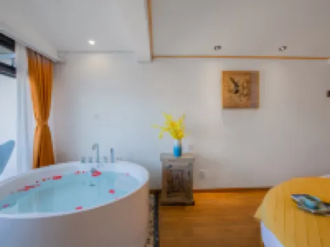 瀘沽湖雲漫·源奢天空之鏡湖景客棧 鹽源住宿飯店