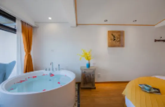 Lugu Lake Yunman · Jinghu View Inn
