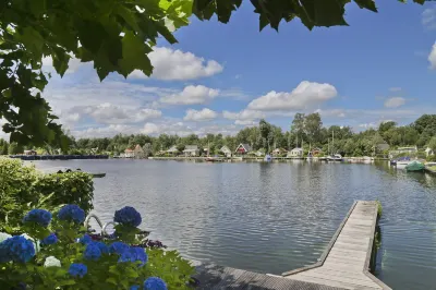 Idyllic Lakehouse - Dog is Welcome Fenced Garden Hotels near Hendrik de Vriesplantsoen