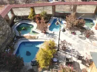 Kangding Gaqu Hot Spring Homestay