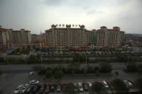 Yichun Wanyun Holiday Hotel (Yichun Mingyue Mountain Airport Branch)