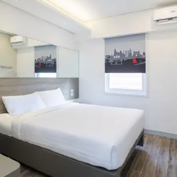 Red Planet Manila Bay Hotels near Rizal Park