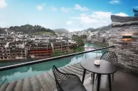 Tianqingshe Riverview Homestay (Phoenix Ancient City Lijiang Branch)