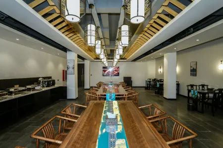 Yiheyuan Homestay Отели рядом с достопримечательностью «Shenzhou Peony Garden»