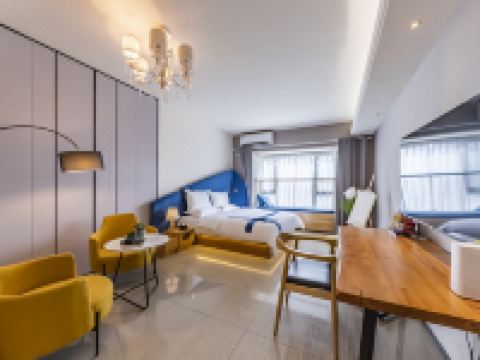 蓝月亮智能酒店(许昌学院路店) - Thu丨设计大床房