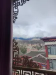 Luhuo Longyang Hotel - Mountain view