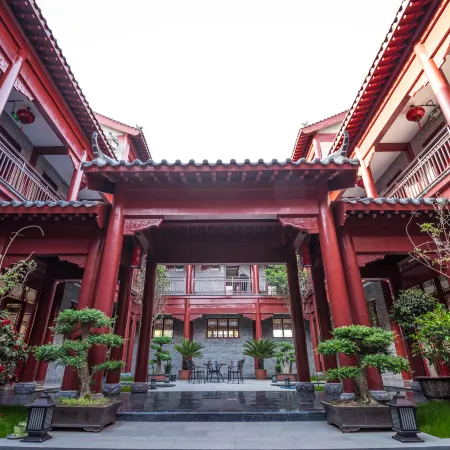 Sheqi Dongming Inn