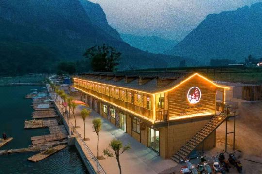 查看更多中国,山西,陵川,武家湾村商业街竹排