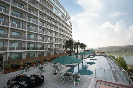 Sun Valley Hotel Отели рядом с достопримечательностью «Silleuksa»