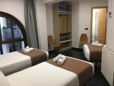 Hostal Levante Hotels near Museu Picasso