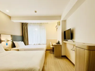 HanTing Hotel (Waitan Park Binhai High-Speed Railway Station) Отели рядом с достопримечательностью «Океанский парк Тяньцзиньского полюса»