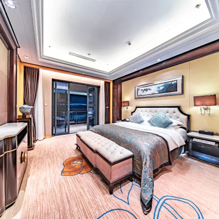 River & Holiday Maple Hotel