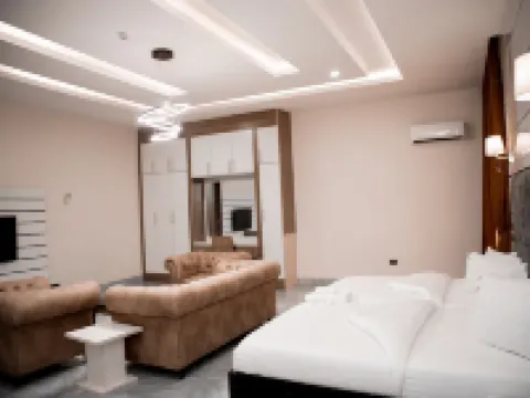 Crispan Suites and Event Center فنادق في جوس