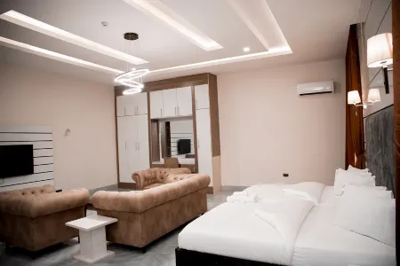 Crispan Suites and Event Center Отели в г. Джос